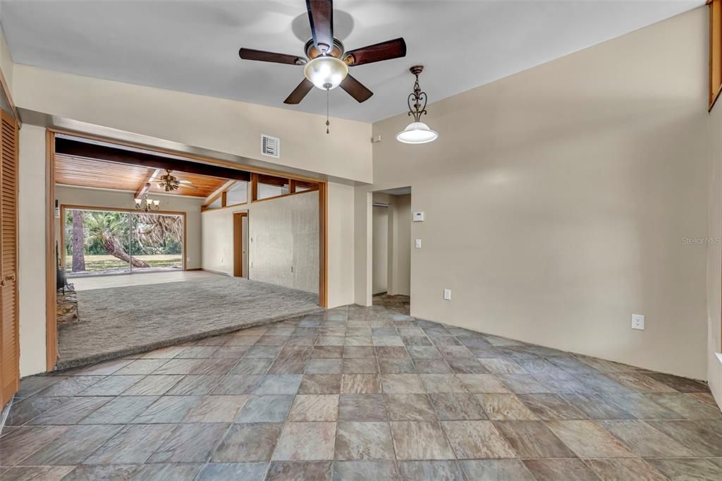 En Venta: $470,000 (4 camas, 2 baños, 2196 Pies cuadrados)