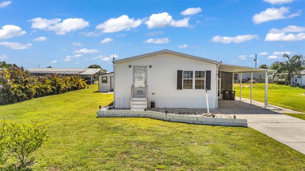 На продажу: $179,900 (2 спален, 2 ванн, 1056 Квадратных фут)