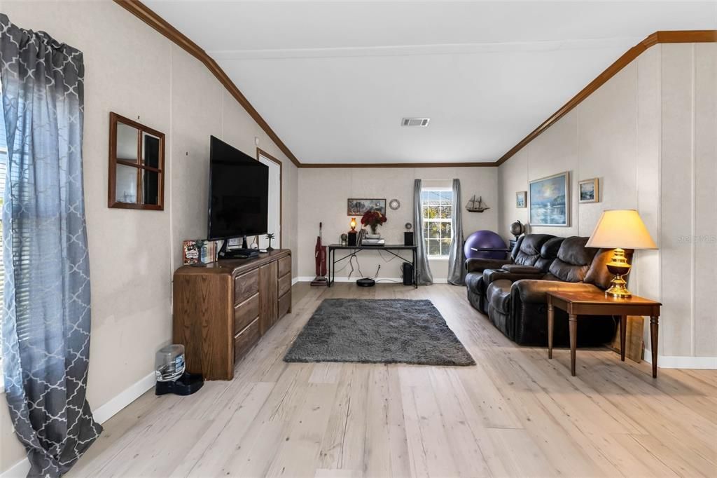 На продажу: $179,900 (2 спален, 2 ванн, 1056 Квадратных фут)