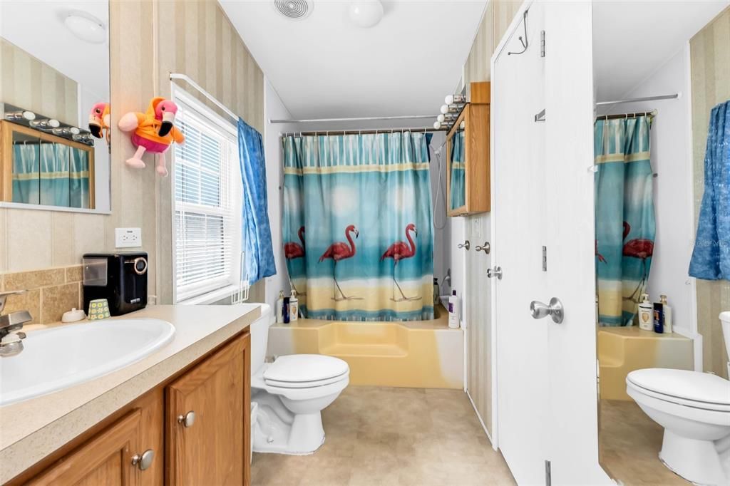 На продажу: $179,900 (2 спален, 2 ванн, 1056 Квадратных фут)