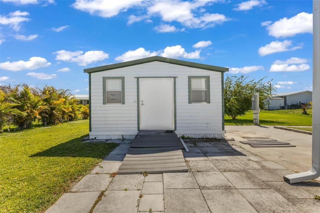 На продажу: $179,900 (2 спален, 2 ванн, 1056 Квадратных фут)
