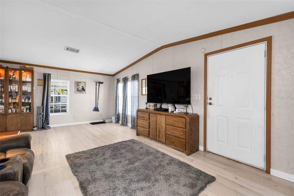 На продажу: $179,900 (2 спален, 2 ванн, 1056 Квадратных фут)