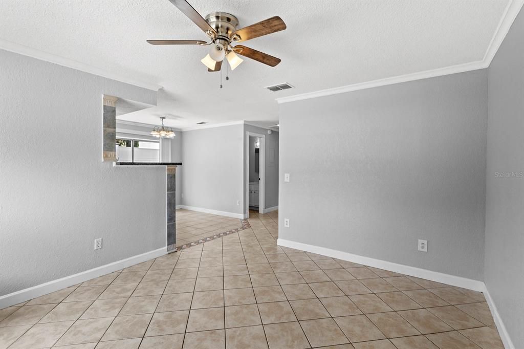 Active With Contract: $1,750 (2 beds, 2 baths, 890 Square Feet)