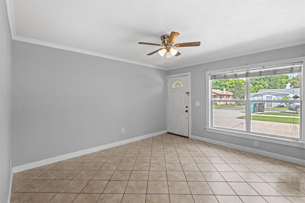 Active With Contract: $1,750 (2 beds, 2 baths, 890 Square Feet)