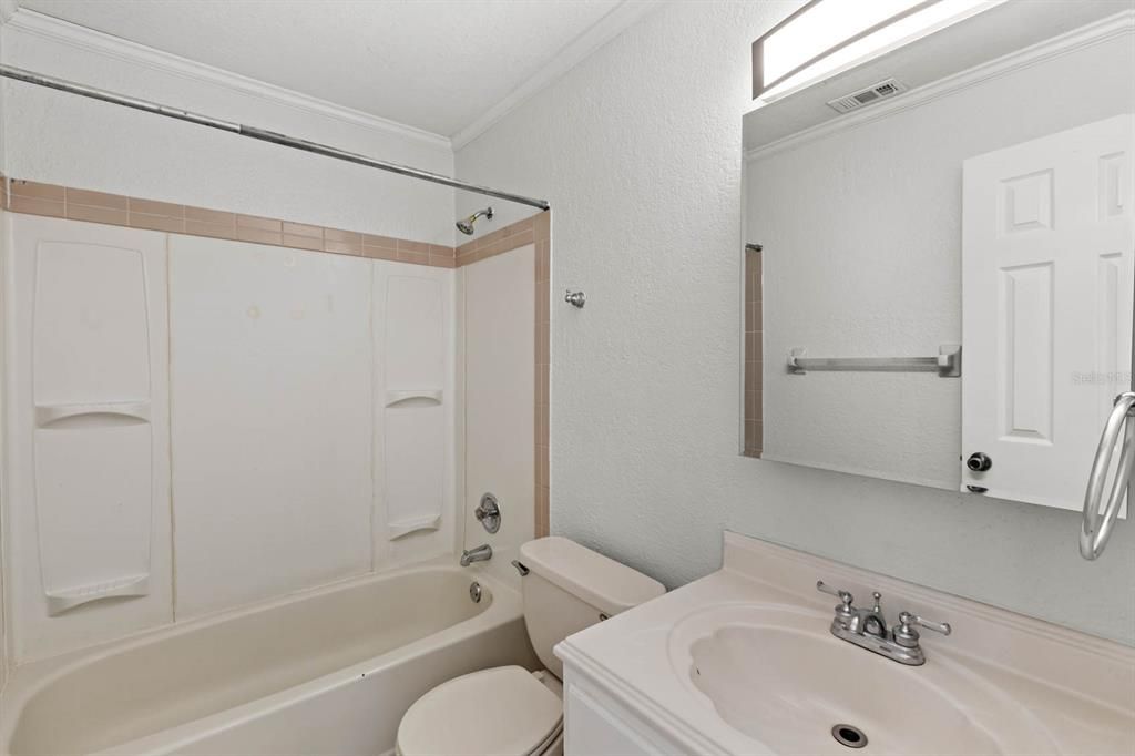 Active With Contract: $1,750 (2 beds, 2 baths, 890 Square Feet)