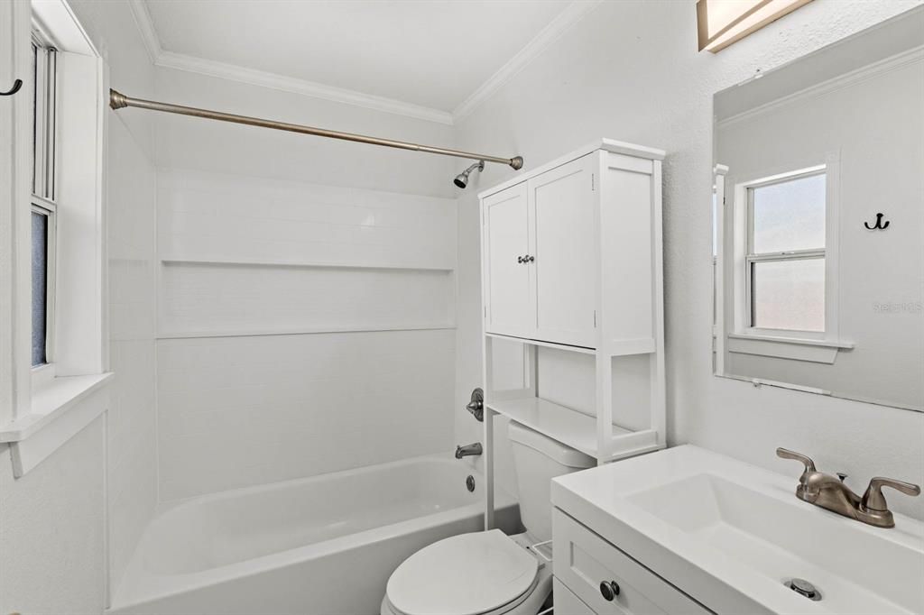 Active With Contract: $1,750 (2 beds, 2 baths, 890 Square Feet)