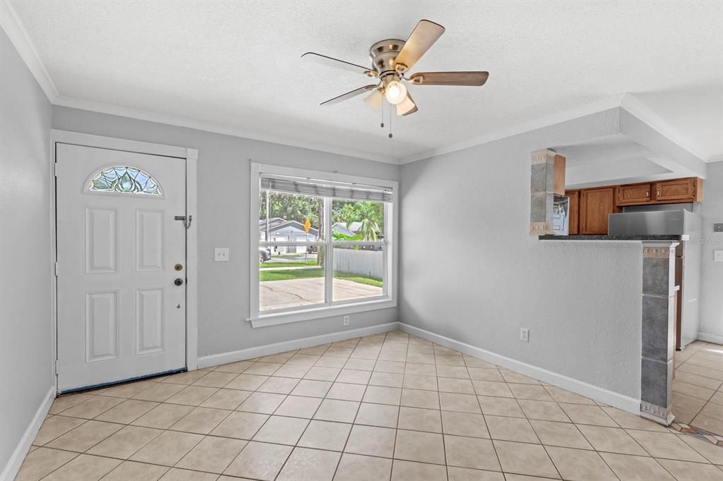 Active With Contract: $1,750 (2 beds, 2 baths, 890 Square Feet)