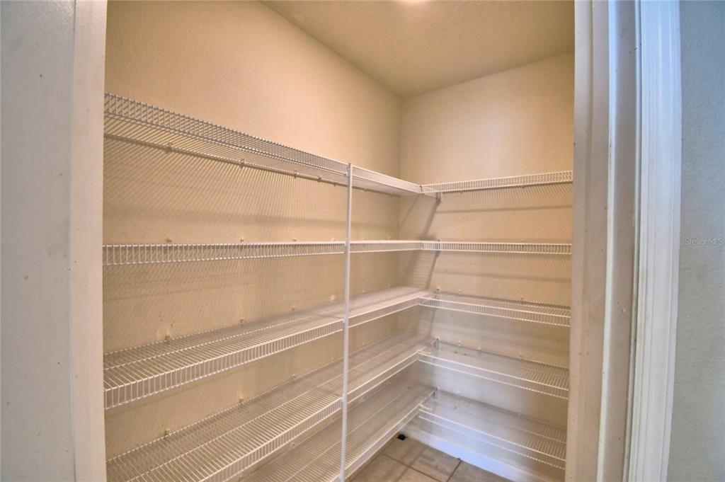 Под контрактом: $239,900 (3 спален, 2 ванн, 1646 Квадратных фут)