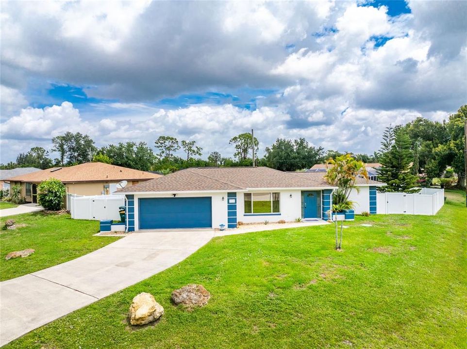 En Venta: $333,000 (2 camas, 2 baños, 1211 Pies cuadrados)