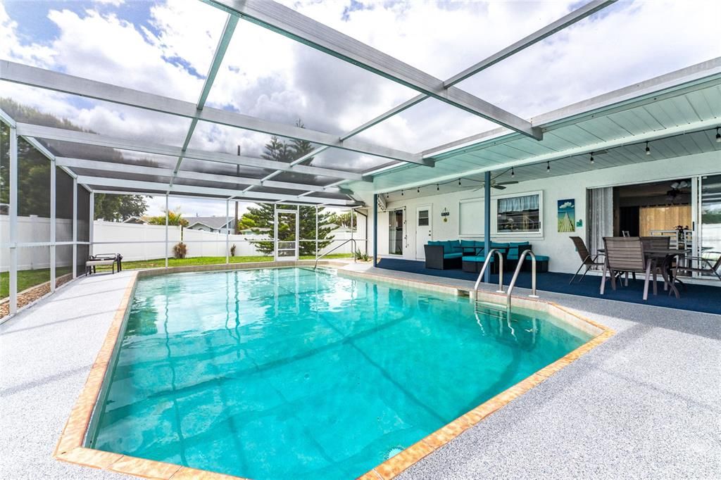 En Venta: $333,000 (2 camas, 2 baños, 1211 Pies cuadrados)