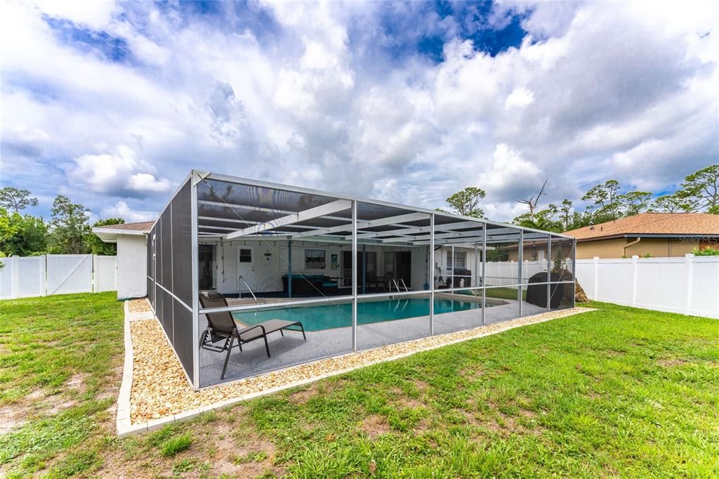 En Venta: $333,000 (2 camas, 2 baños, 1211 Pies cuadrados)