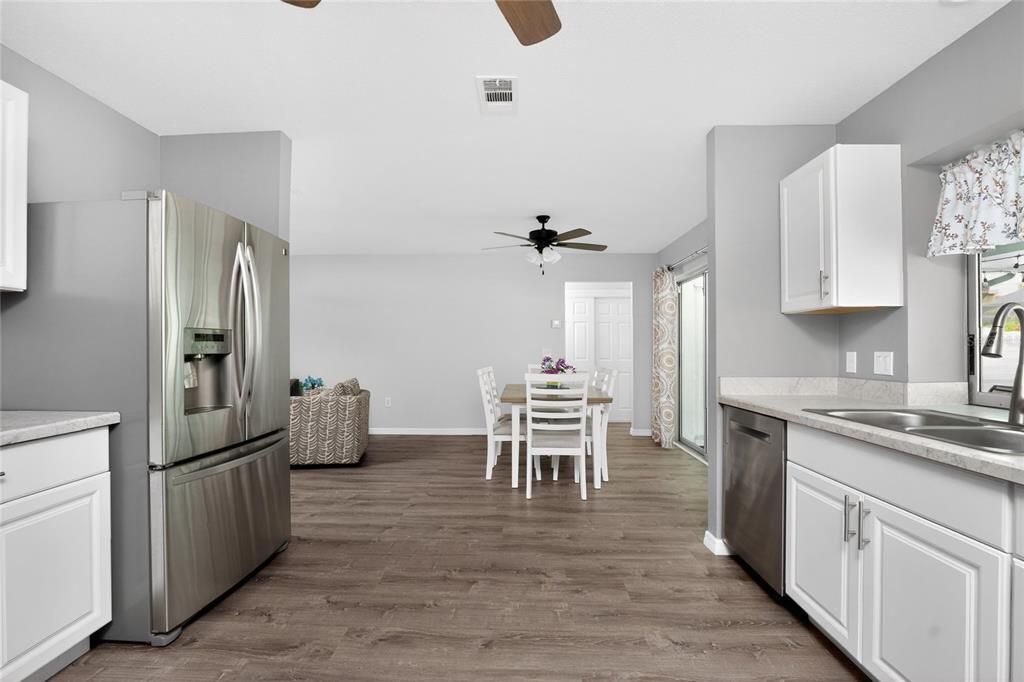 En Venta: $333,000 (2 camas, 2 baños, 1211 Pies cuadrados)