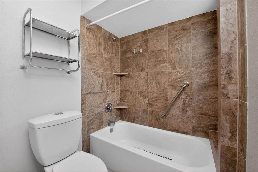 En Venta: $333,000 (2 camas, 2 baños, 1211 Pies cuadrados)