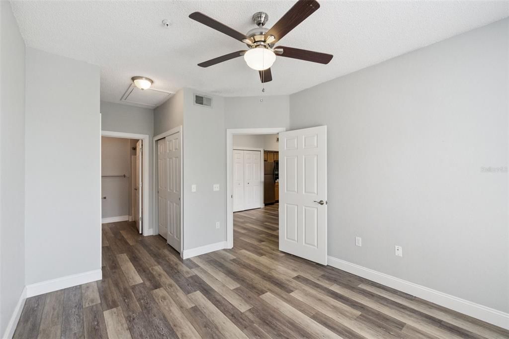 For Sale: $184,900 (1 beds, 1 baths, 721 Square Feet)