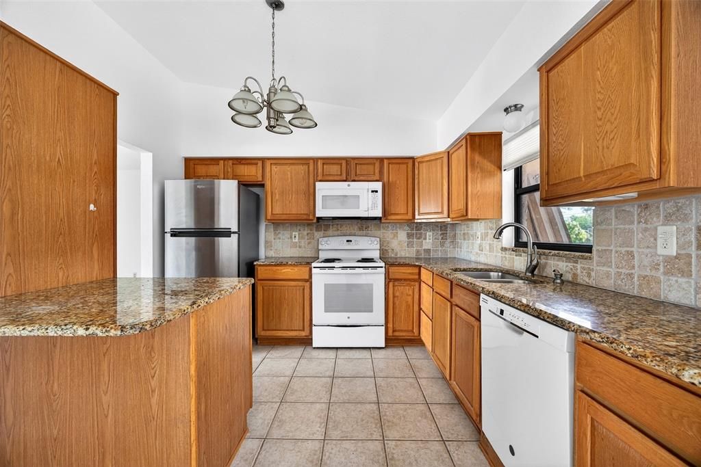 На продажу: $209,000 (2 спален, 2 ванн, 1069 Квадратных фут)