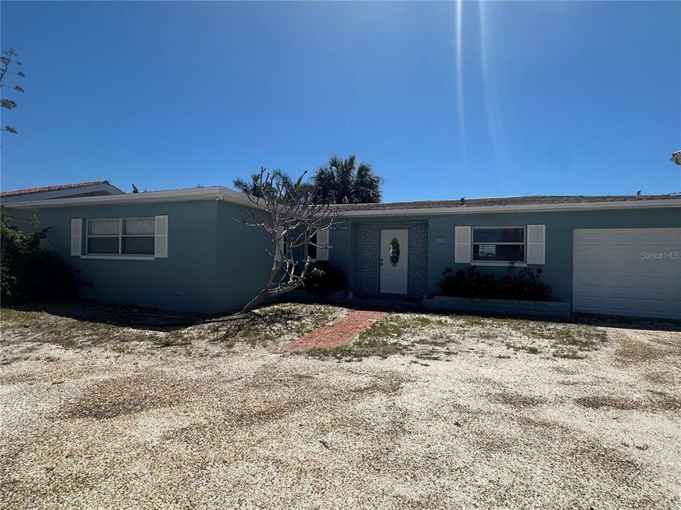 En Renta: $5,495 (3 camas, 2 baños, 1800 Pies cuadrados)