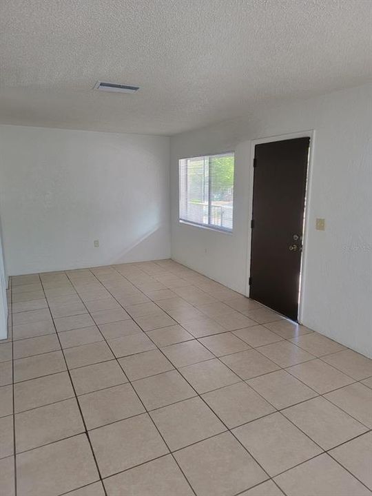 For Rent: $975 (2 beds, 1 baths, 900 Square Feet)