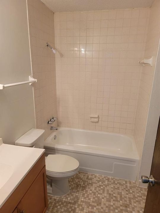 For Rent: $975 (2 beds, 1 baths, 900 Square Feet)
