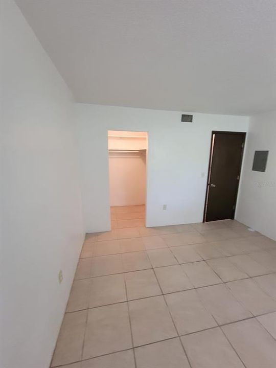 For Rent: $975 (2 beds, 1 baths, 900 Square Feet)