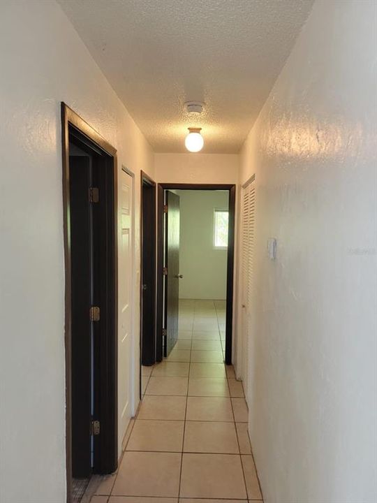 For Rent: $975 (2 beds, 1 baths, 900 Square Feet)