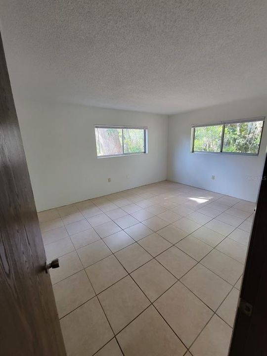 For Rent: $975 (2 beds, 1 baths, 900 Square Feet)