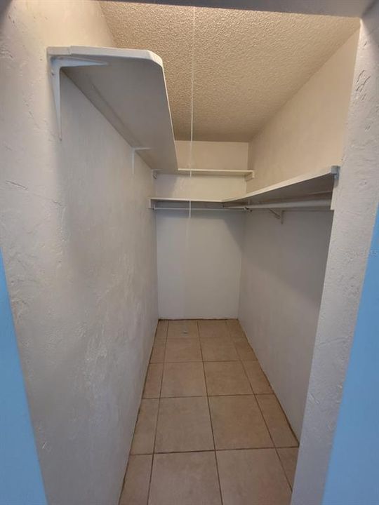 For Rent: $975 (2 beds, 1 baths, 900 Square Feet)