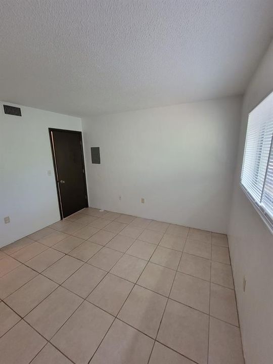 For Rent: $975 (2 beds, 1 baths, 900 Square Feet)