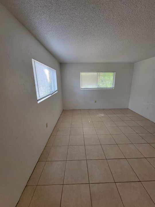 For Rent: $975 (2 beds, 1 baths, 900 Square Feet)