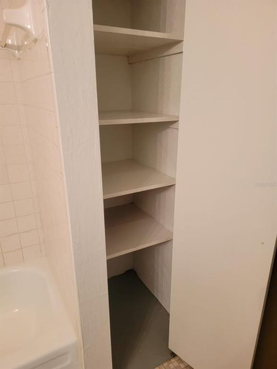 For Rent: $975 (2 beds, 1 baths, 900 Square Feet)