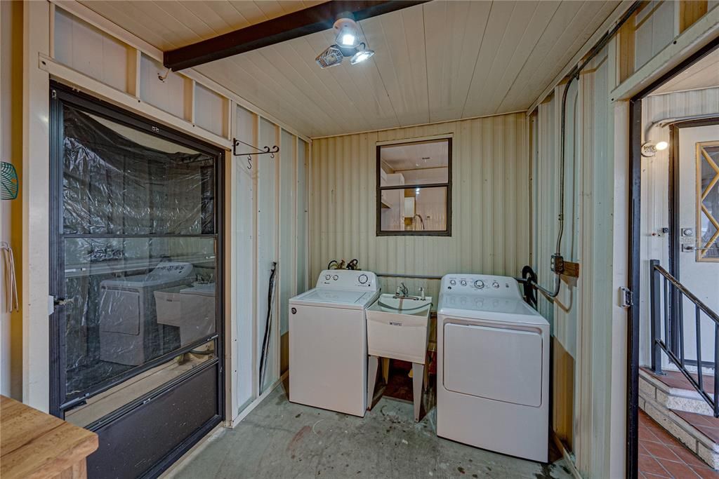 На продажу: $158,900 (2 спален, 2 ванн, 1040 Квадратных фут)