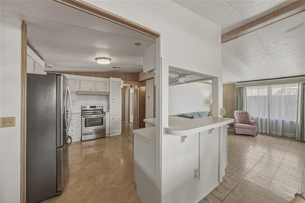 На продажу: $158,900 (2 спален, 2 ванн, 1040 Квадратных фут)