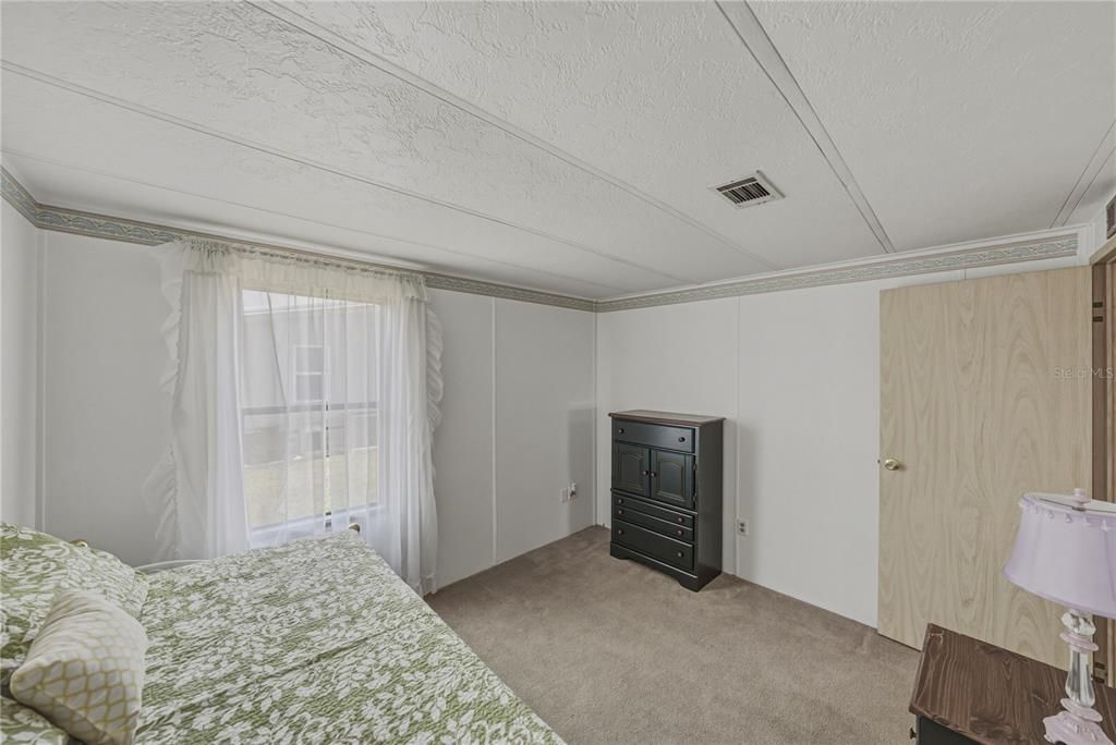 На продажу: $158,900 (2 спален, 2 ванн, 1040 Квадратных фут)