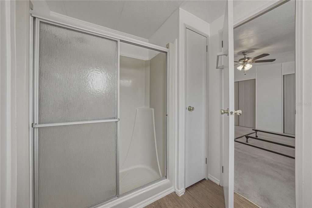 На продажу: $158,900 (2 спален, 2 ванн, 1040 Квадратных фут)