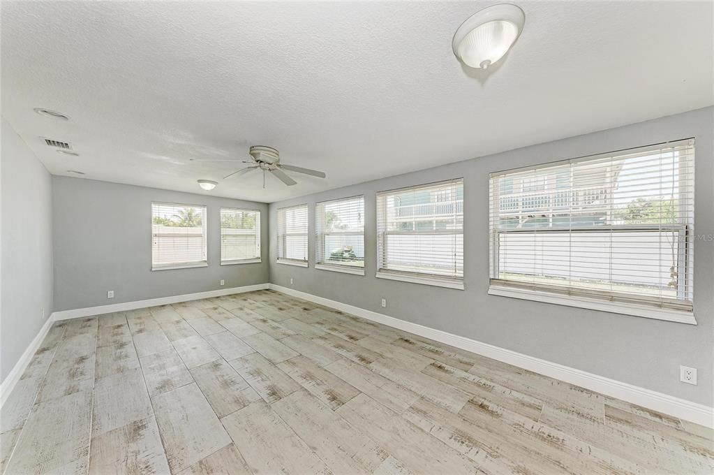 For Sale: $599,900 (3 beds, 2 baths, 1776 Square Feet)