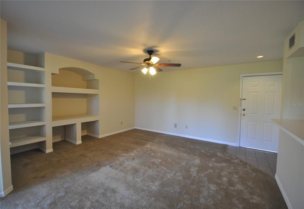 Active With Contract: $1,575 (2 beds, 1 baths, 1021 Square Feet)