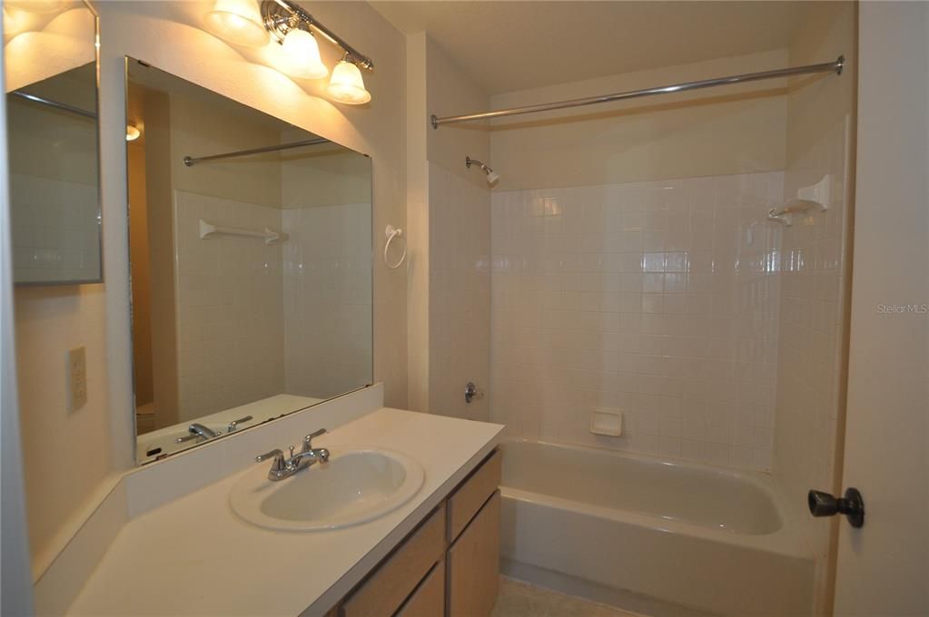 Active With Contract: $1,575 (2 beds, 1 baths, 1021 Square Feet)