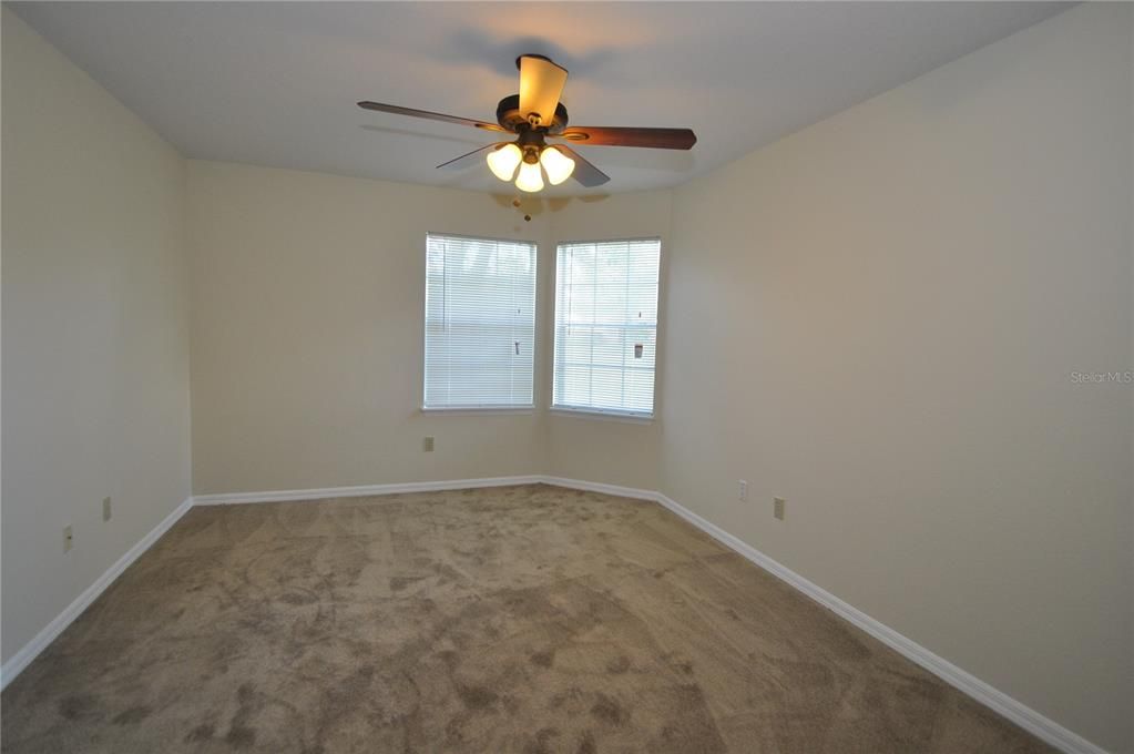Active With Contract: $1,575 (2 beds, 1 baths, 1021 Square Feet)