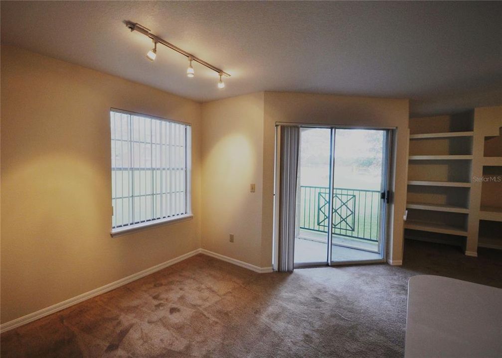 Active With Contract: $1,575 (2 beds, 1 baths, 1021 Square Feet)