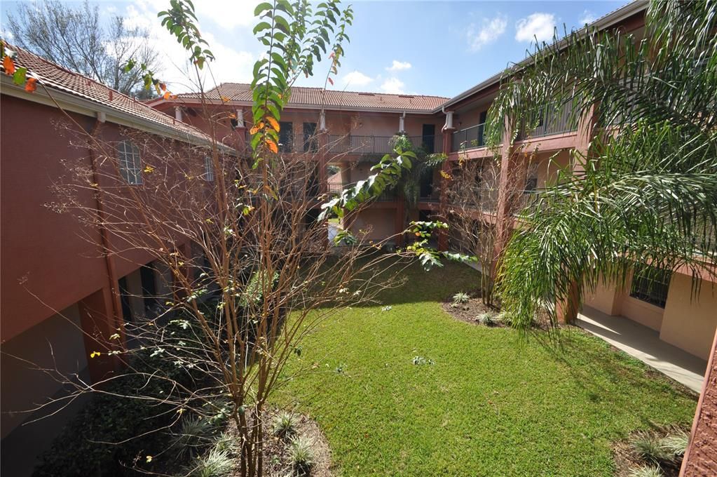 Active With Contract: $1,575 (2 beds, 1 baths, 1021 Square Feet)