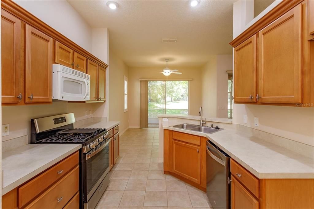 For Rent: $2,200 (3 beds, 2 baths, 1671 Square Feet)