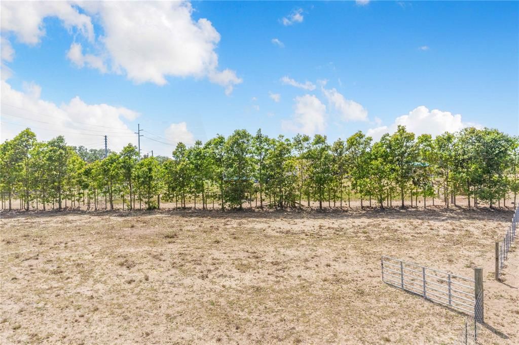 На продажу: $499,000 (4.91 acres)