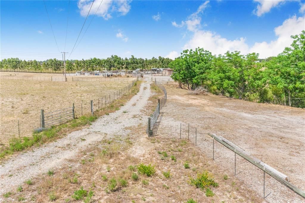 На продажу: $499,000 (4.91 acres)