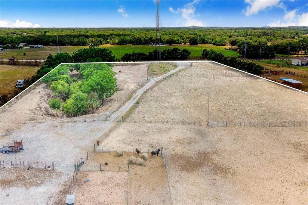 На продажу: $499,000 (4.91 acres)