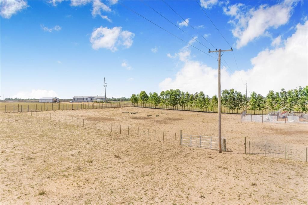 На продажу: $499,000 (4.91 acres)
