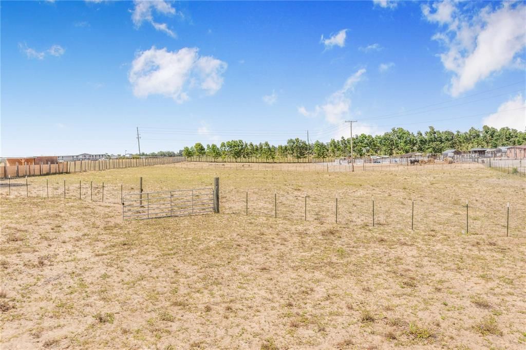 На продажу: $499,000 (4.91 acres)