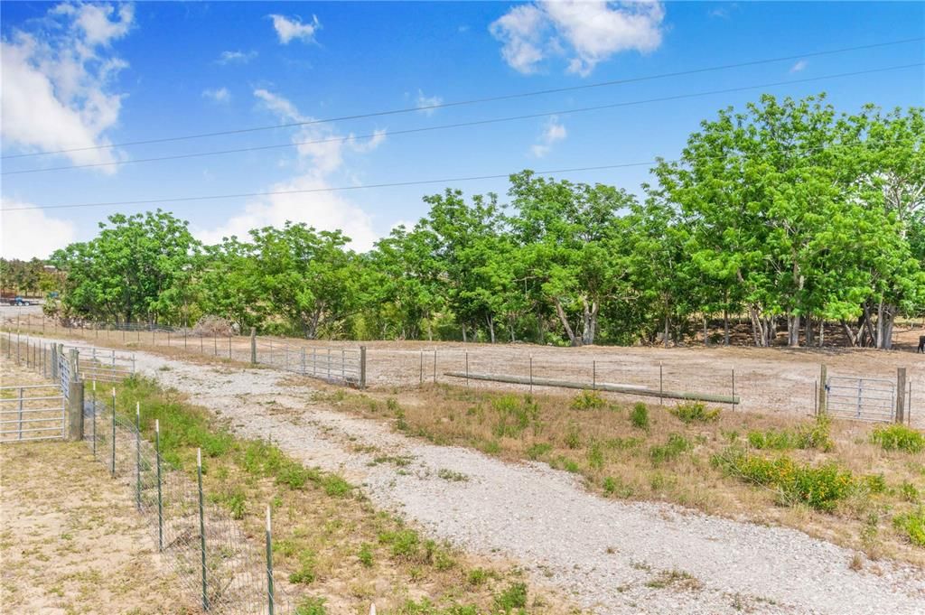 На продажу: $499,000 (4.91 acres)