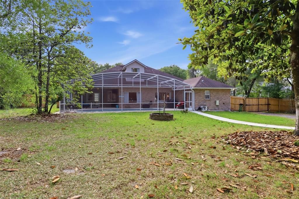 Activo con contrato: $639,900 (5 camas, 4 baños, 2726 Pies cuadrados)