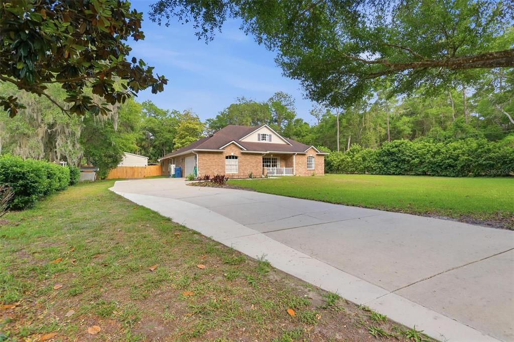 Activo con contrato: $639,900 (5 camas, 4 baños, 2726 Pies cuadrados)