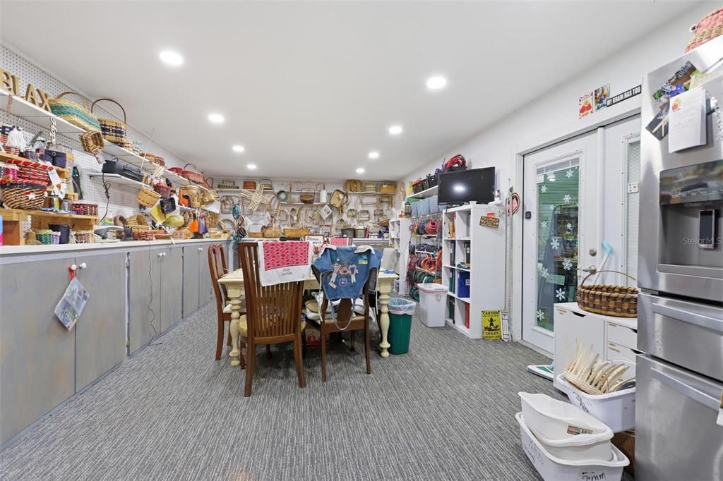 Activo con contrato: $639,900 (5 camas, 4 baños, 2726 Pies cuadrados)