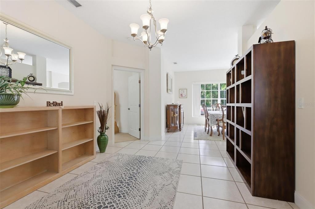 Activo con contrato: $639,900 (5 camas, 4 baños, 2726 Pies cuadrados)